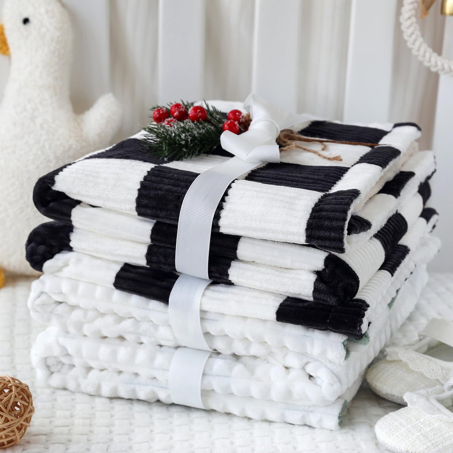 HOMRITAR Black and White Baby Blanket for Boys Ultra Soft Warm Lightweight Toddler Blanket with High Contrast Checkered, 3D Double Layer Fleece for Newborn Visual Touch Sensory 30x40 Inch